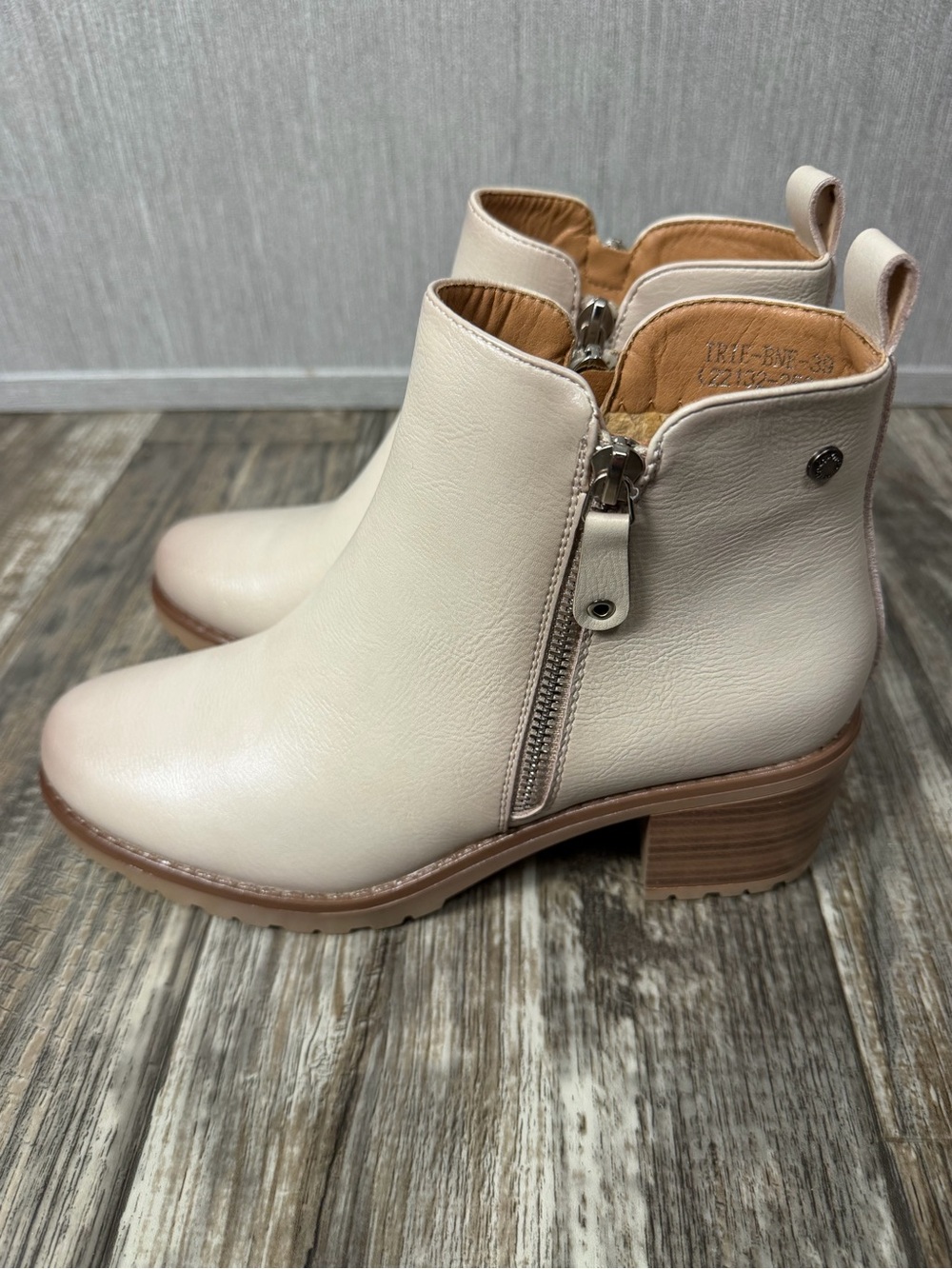 Patrizia by Spring Step Women's Cream Ankle Bootie with Side Zip Size 8.5 - Picture 9 of 16